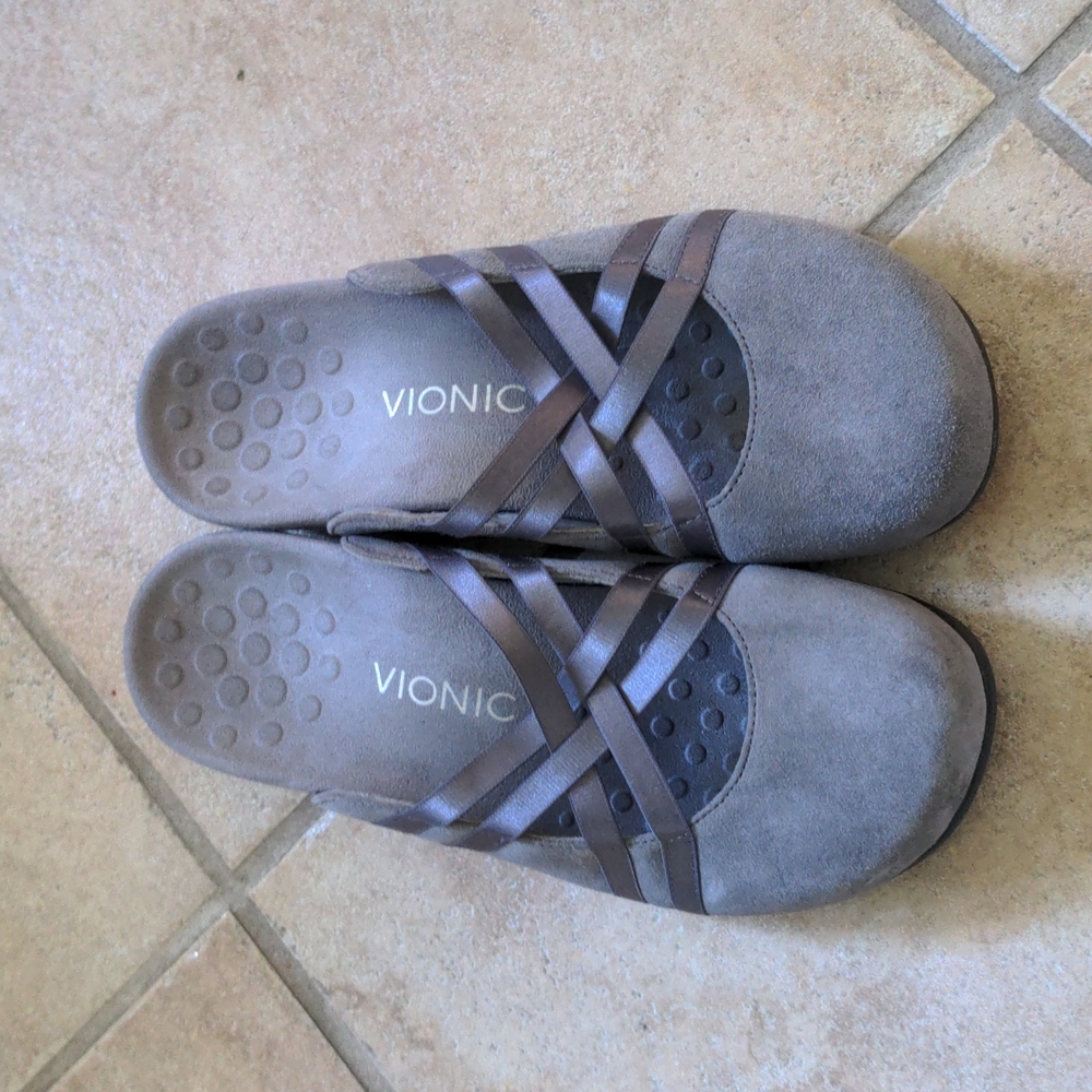 Vionic size 8 gray shoes